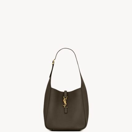 LE 5 À 7 Small Soft Pebbled Leather Shoulder Bag – Style No. 713938AAAUQ3212