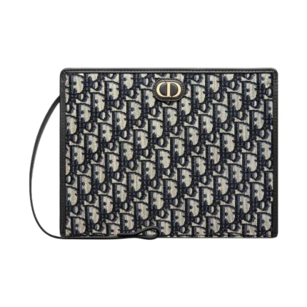 30 Montaigne Classic Toiletry Clutch – Size 30